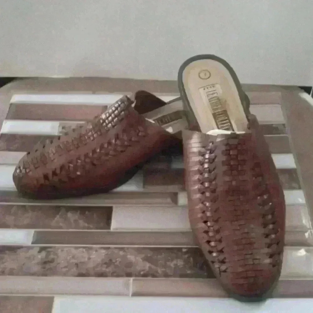 THE Leather Collection Ladies Sandals​